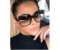 1pc Women's Fashionable Outdoor Gradient Gray Plastic Square Frame Sunglasses With Black Frame, Vintage & Slimming Design, Suitable For Daily Driving & Commuting