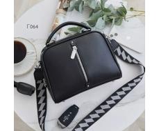 Цена 650 руб. Размер 25*19 см Материал ЭКО кожа премиум - качества ► в комплекте: два плечевых ремня, длина регулируется ► количество отделений - два ► вид застежки: молния ► карманы: три внутренних кармана, два из них на молнии; два внешних кармана на мо