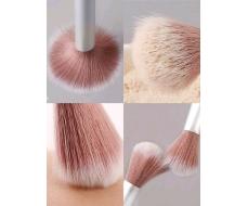 Reusable And Portable Soft Fluffy Single Powder Brush For Professional Makeup Application - Ideal For Novice And Artist. This Brush Is Suitable For Liquid, Cream And Powder And Can Be Used For Polishing, Blending And Face Brushing. Suitable For Applying C