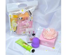Подарочный набор в zip-пакете с Ромашками (Свеча, Крем для рук, Спонж))