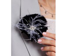 Брошь из натуральных перьев