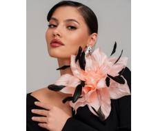Премиальная Брошь с проволокой в шелковых лепестках и перышками