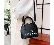 РАСПРОДАЖА! Цена 250 руб. Размер 22*19 см Материал Эко кожа ► количество отделений: одно ► вид застежки: молния ► в комплекте: плечевой ремешок, длинна регулируется