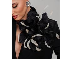 Премиальная Брошь с проволокой в шелковых лепестках и перышками