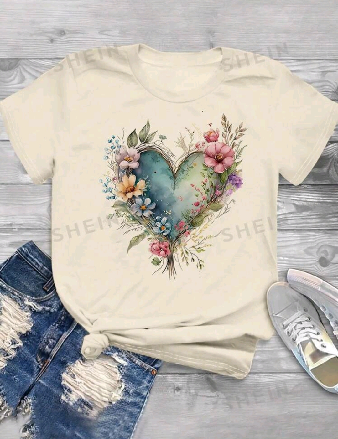 SHEIN LUNE Casual Short Sleeve T-Shirt With Heart & Flower Patterned Round Neck