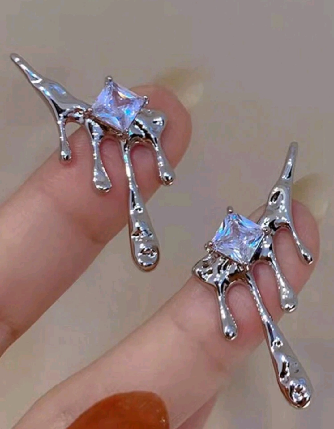 1pair Women's Unique Liquid Flowing Lava Diamond Shaped Dangle Earrings