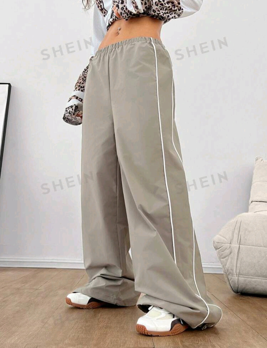 SHEIN Coolane Casual Loose-Fit Contrast Color Patch Pocket Women Wide-Leg Cargo Pants