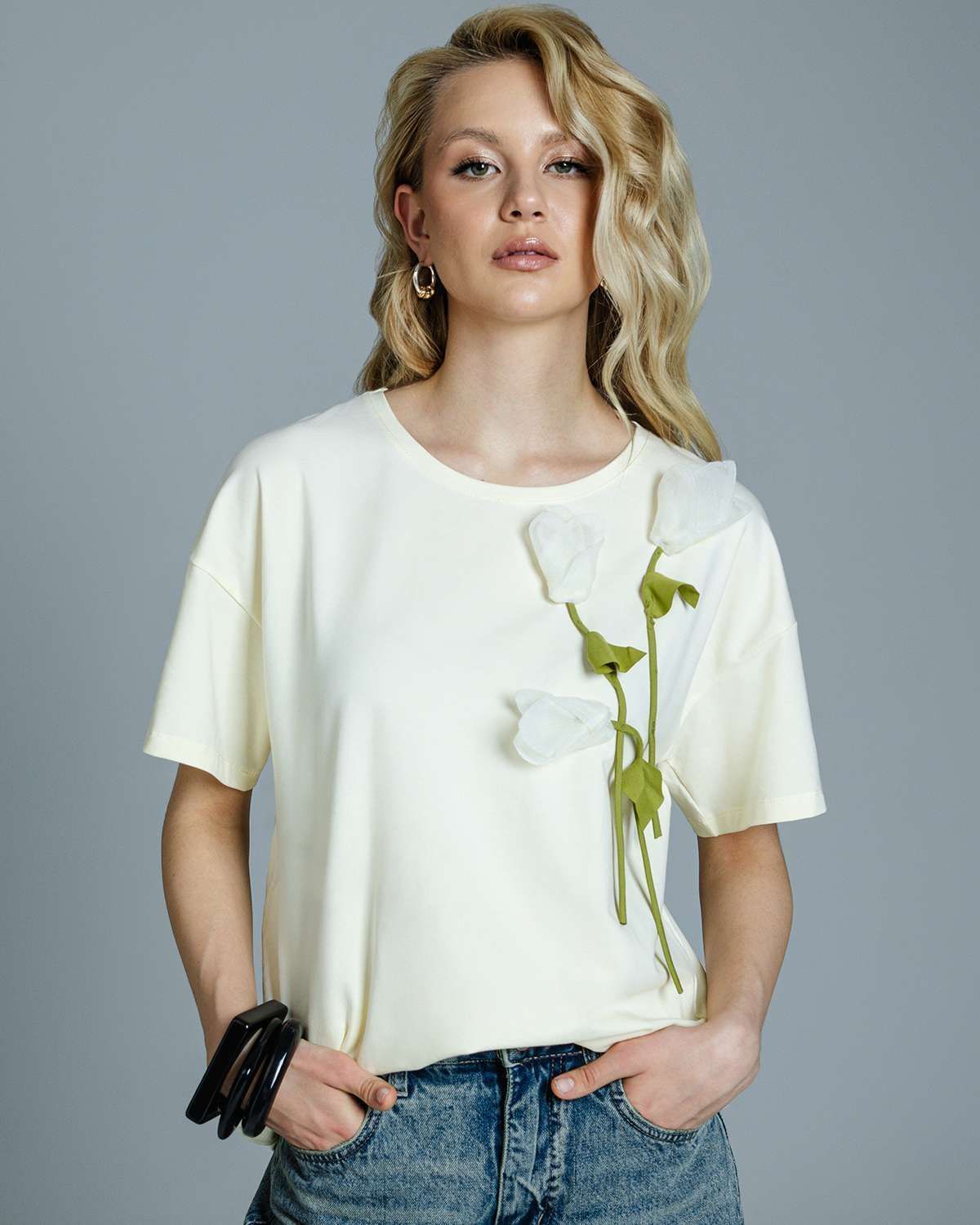 Футболка с объёмными цветами FAS001