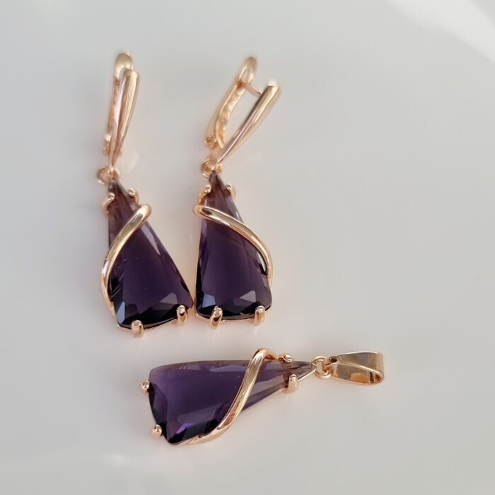 Комплект ювелирной бижутерии коллекция Дубай серьги и кулон покрытие позолота вставка фианиты цвет фиолетовый