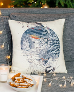 Наволочка с белыми бусинами