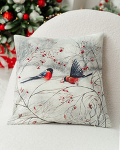 Наволочка с красными бусинами