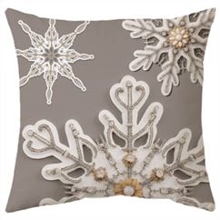 Наволочка с белыми бусинами и стразами