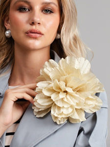 Брошь из жатого шелка