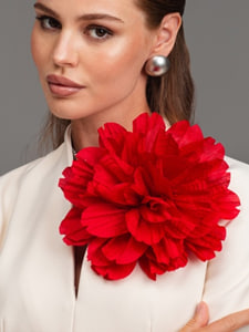 Брошь из жатого шелка