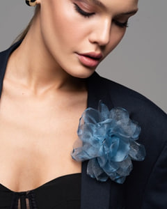 Брошь пион из органзы