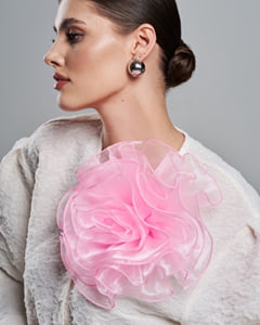 Большая брошь роза из органзы