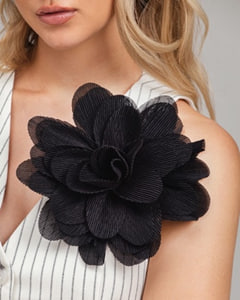 Большой цветок из шелка гофре