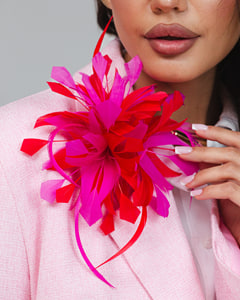 Брошь из натуральных перьев