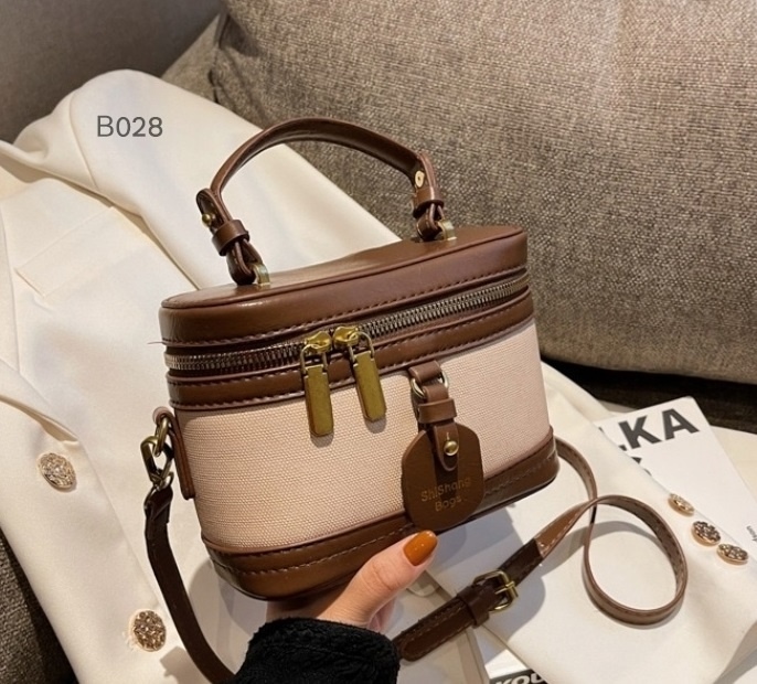 Освежите свой гардероб с помощью нашей трендовой женской сумки