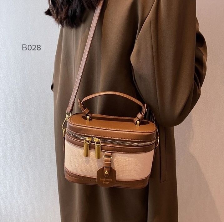 Освежите свой гардероб с помощью нашей трендовой женской сумки