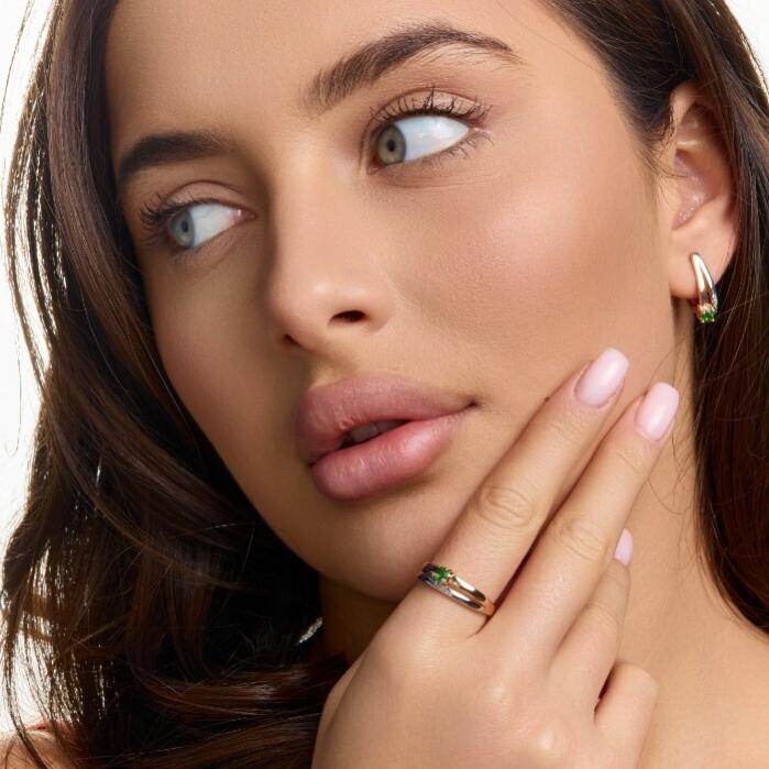 Комплект ювелирной бижутерии коллекция "Дубай" серьги и кольцо 18 р, покрытие позолота, вставка: фианиты и цирконы, цвет: зеленый и прозрачный, арт.215.687-18